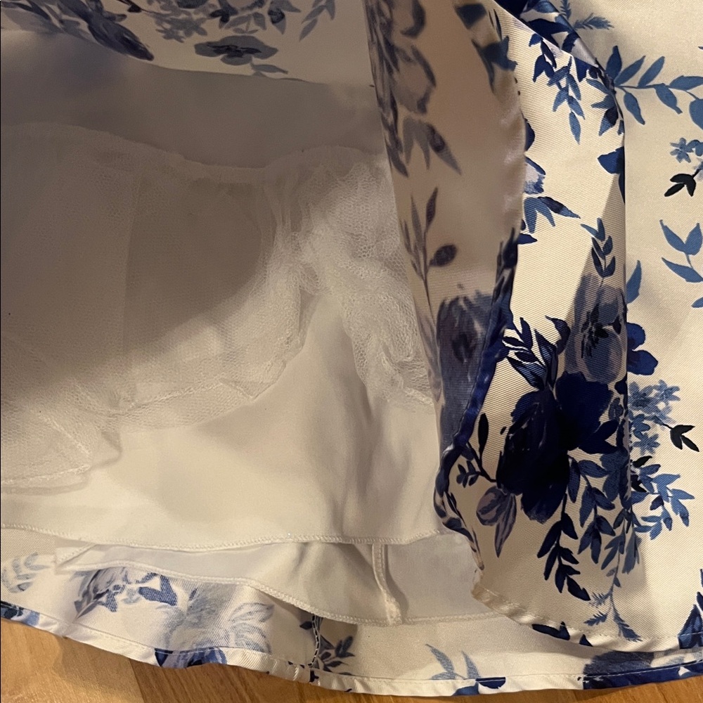City Studio White and Blue Floral Mini Skirt - Picture 2 of 8